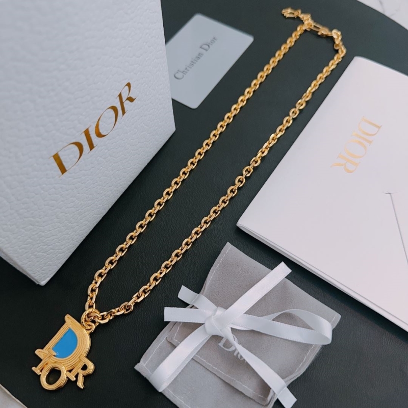 chr1st1an D10r necklaces